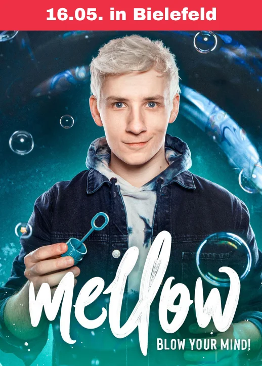 Ein Zauberer hält eine große Blase, um ihn herum schweben viele kleine Blasen in der Mellow - Zaubershow.