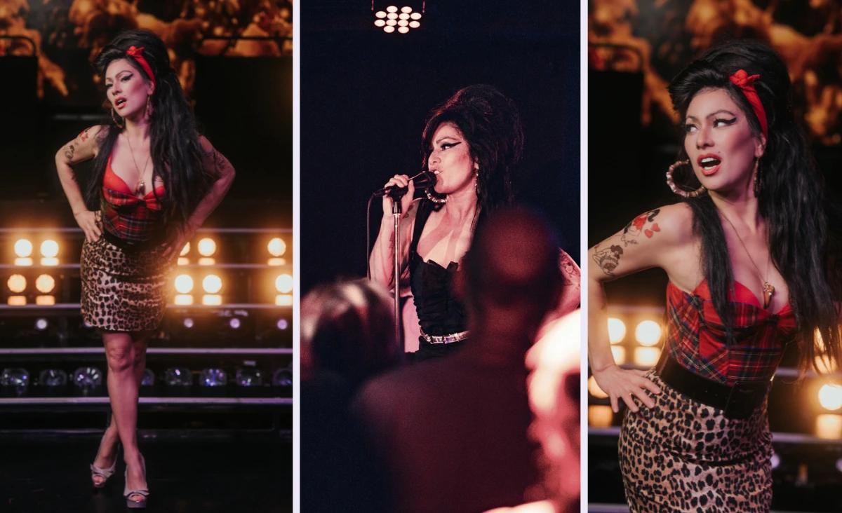 Sängerin mit hochgestecktem Haar und schwarzem Kleid hält Mikrofon auf einer Bühne vor Publikum bei einer Amy-Winehouse-Tribute-Show im Estrel Showtheater Berlin.
